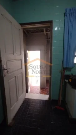 Imagem Casa antiga 2 dormitórios, 1 banheiro, 
1 vaga de garagem e cômodos amplos. Imóvel precisa de ref...