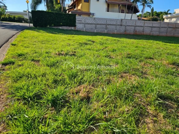 Imagem Oportunidade de negócio!
Terreno de 900 m², sol da manhã, bem localizado no meio da quadra em con...