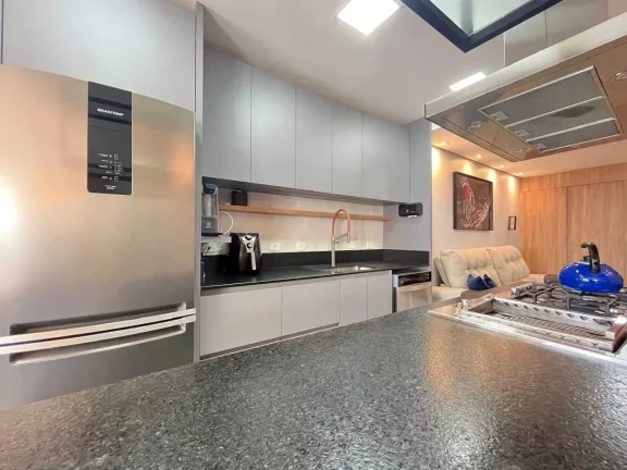 Imagem Apartamento mobiliado com 3 dormitórios sendo 2 suítes e 2 vagas de garagem em Itajaí
