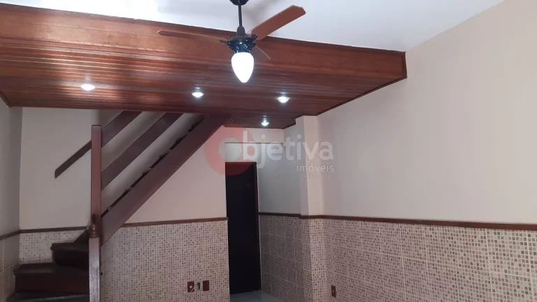 Imagem Casa tríplex a venda em condomínio com 3 quartos no Peró - Cabo frio