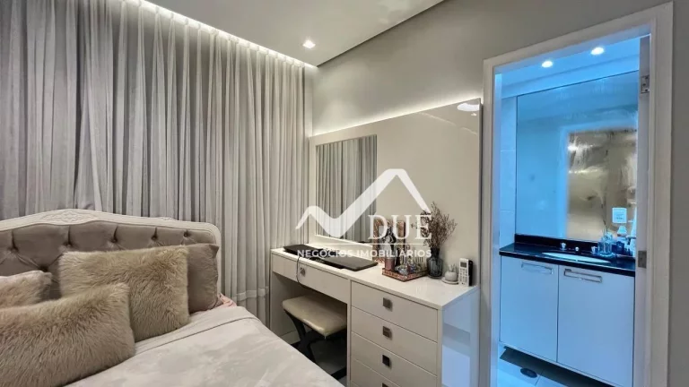 Imagem Lindo Apartamento à venda 2 quartos com dependência no Embaré em Santos