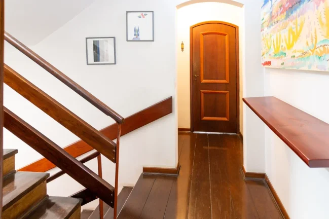 Imagem Sobrado Jardim Prudência - 200M², 3 Dorms, 1 Vaga, Lareira, Quintal, Split, Armários.