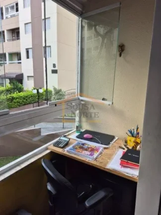 Imagem Apartamento com 65m², dispõe de 3 dormitórios, 1 banheiro, sala para dois ambientes, varanda, coz...