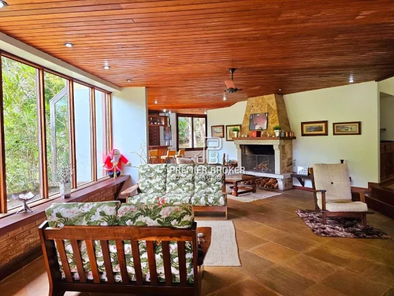 Imagem Casa à venda, 298 m² por R$ 2.250.000,00 - Albuquerque - Teresópolis/RJ