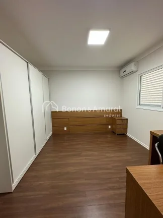 Imagem sta casa encantadora está situada em um ambiente tranquilo e seguro, proporcionando uma experiênci...