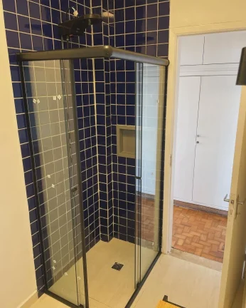 Imagem Apartamento 50M², 1Q, Cozinha, 1 Banheiro, Recém Reformado, Cozinha Americana Toda em Porcelanato, Pé Direito Alto, Janelões.