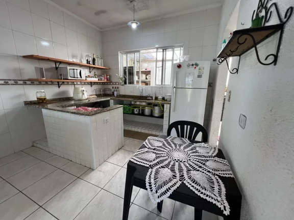 Imagem Casa térrea à venda apenas 200 metros da praia no coração da cidade piscina
