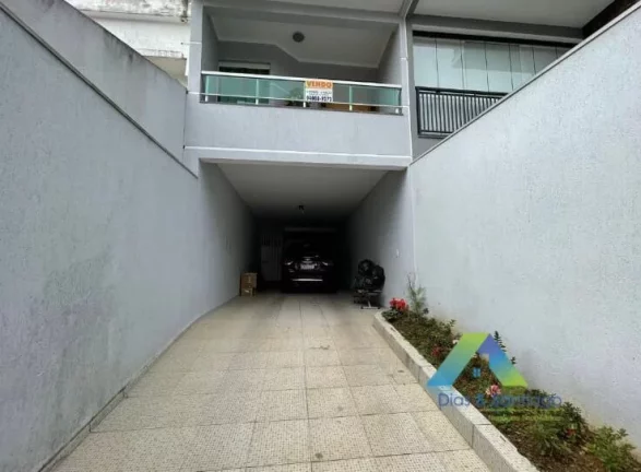 Imagem SANTO ANDRÉ Sobrado 250M², 3 dormitórios, 1 suíte, 4 vagas ótima localização e valor !!!