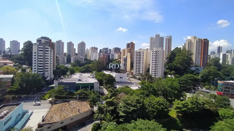 Imagem Vende apartamento de 76m² com 2 dormitórios sendo 1 suíte e com 2 vagas de garagem. Com vista livre.