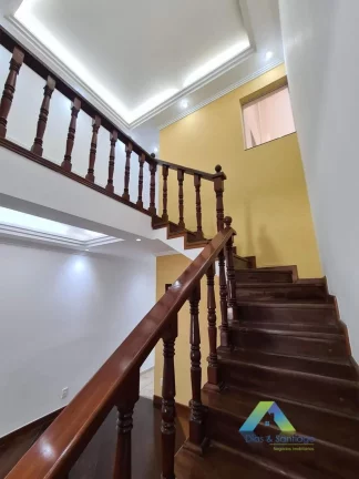Imagem Sobrado com 3 suítes e 4 vagas em Vila Pires, Santo André/SP !!