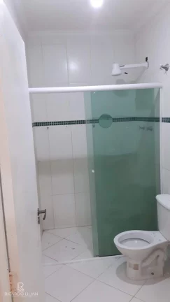 Imagem Sobrado com 5 kitnets independentes em localização estratégica para renda