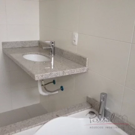 Imagem Belíssimo apartamento, próximo a beira mar, ao lado da casa do governador em prédio com alto padr...