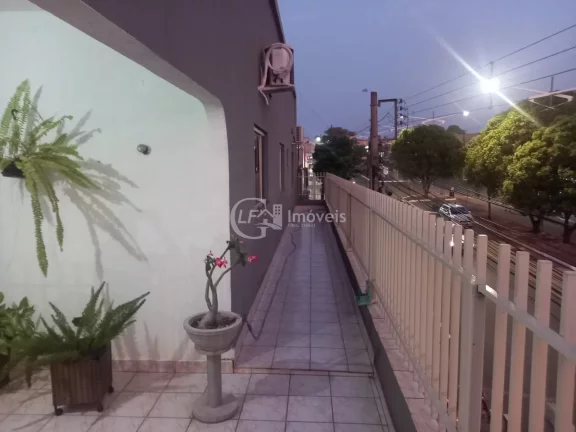 Imagem Imperdível oportunidade: Casa comercial de alto padrão à venda em Coxim-MS, no Centro! 3 quartos, 1 suíte, 1 sala, 5 banheiros, 1 vaga de garagem, 180m² de área.