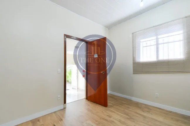 Imagem Casa Comercial à Venda em São Paulo-SP, Bairro Cambuci: 5 Salas, 2 Banheiros, 181m² de Área
