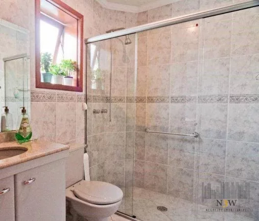 Imagem Casa à venda no City América São Paulo SP com 5 suítes, 8 banheiros e amplo quintal.