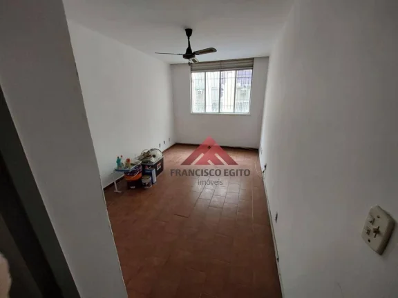 Imagem Apartamento com sala dois quartos,cozinha,area de serviço e a dependencia revertida para um terceiro quarto,colado ao super mercado Real,e próximo ao