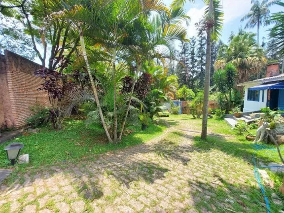 Imagem Casa comercial na Granja Viana. Localizada em via de acesso ao Km 23