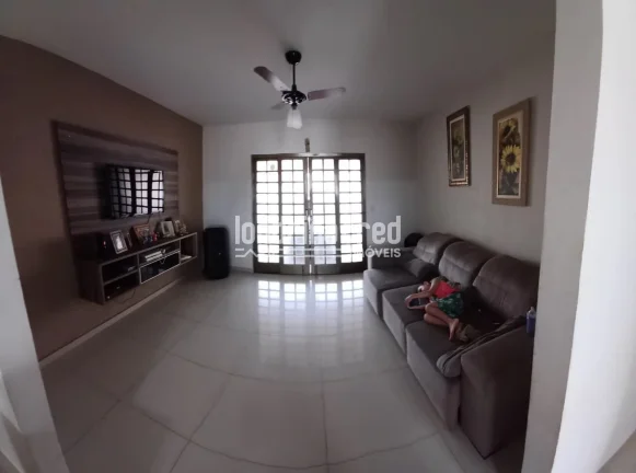 Imagem Casa Ampla à Venda no Jardim Dom Pedro II – 3 Quartos, 1 Suíte, Churrasqueira, Grande Quintal e Espaço para Construção em Terreno de 310m²!