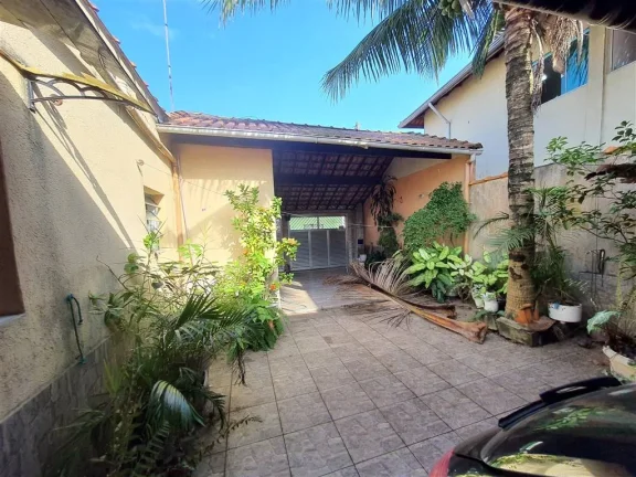 Imagem Casa dormitórios com ampla garagem na Vila Tupi em Praia Grande