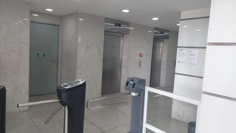 Imagem Sala Comercial para Locação em Itaboraí, Três Pontes, 1 banheiro, 1 vaga