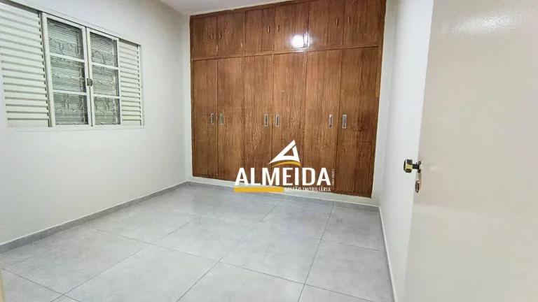 Imagem Casa com 3 dormitórios para alugar, 155 m² por R$ 2.674,00/mês - Centro - Rio Claro/SP