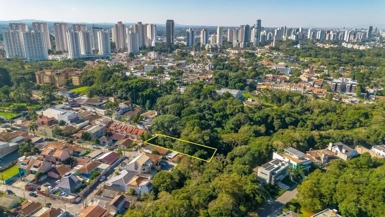 Terreno com 1.607m² ZR3 no Campo Comprido