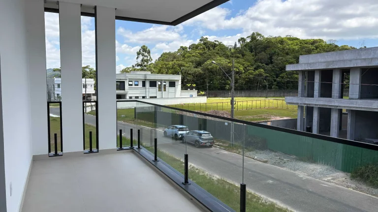 Imagem Casa com 4 dormitórios sendo 4 suítes e 4 vagas de garagem em Camboriú/SC