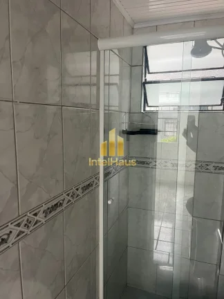Imagem Apartamento com 2 dormitórios, sala para dois ambientes, cozinha com armários e cooktop, 1 banheir...