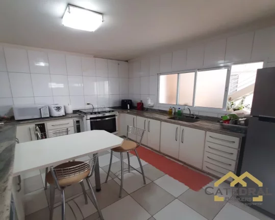 Imagem Sobrado de três dormitórios e amplo quintal na Vila Esperança em Jundiaí