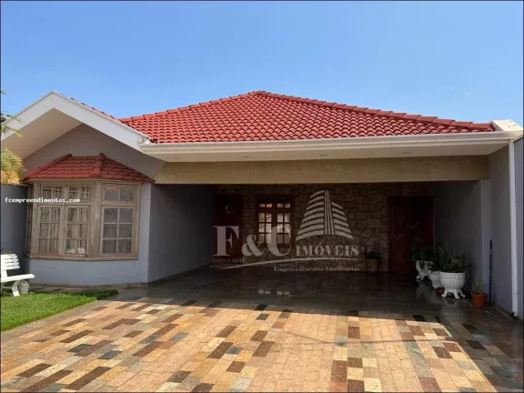 Imagem Casa para Venda em Iracemápolis, Centro, 3 dormitórios, 1 suíte, 2 banheiros, 4 vagas