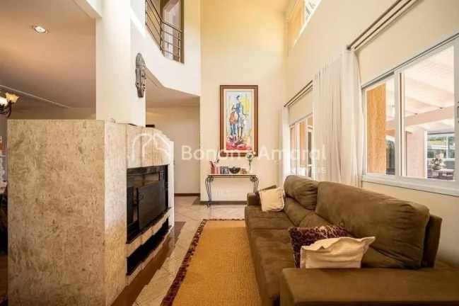 Imagem Linda e espaÃ§osa casa, com 4 quartos, sendo 4 suÃ­tes, 8 banheiros, quarto nas dependÃªncias, 1 suÃ...