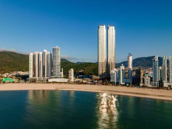 Imagem Duplex com 7 dormitórios à venda sendo 7 suítes, 421.6 m² por - R$ 13.790.000,00 - Barra Sul - Bal. Camboriú/SC