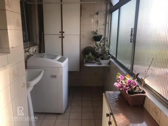 Imagem Amplo Apartamento de 3 Dormitórios com Sacada e Vagas Cobertas - Edifício Guarani, Vila Guarani - Jabaquara