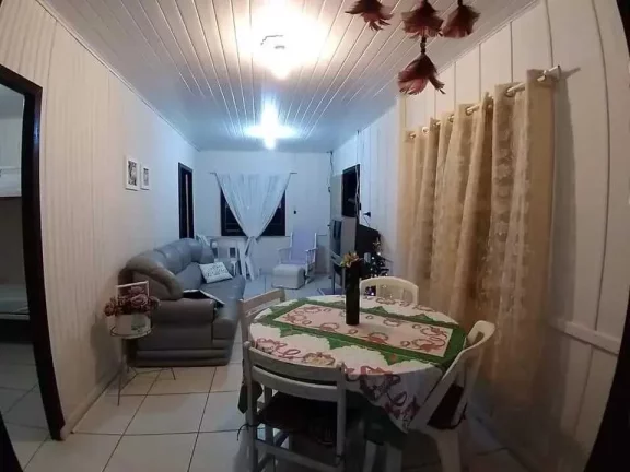Imagem Casa com 3 dormitórios a 200m do mar, próximo a avenida principal no Bairro Bombas — Bombinhas/SC
