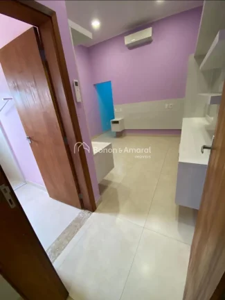 Imagem Casa à venda no Condomínio Athenas - Paulínia/SP

Casa térrea com 03 suítes, sendo a master com...
