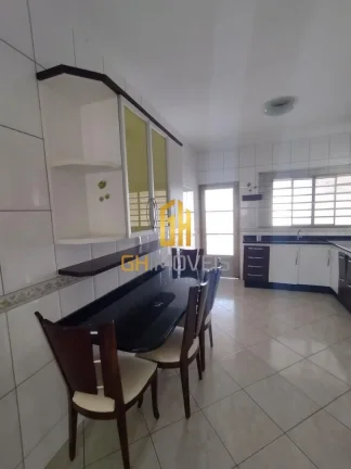 Imagem Casa com 3 quartos no Bairro Ilda, em terreno com 240m² com 90m² de área construída possui:- Sal...