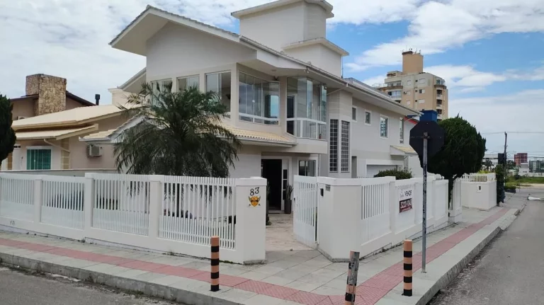 Casa / Sobrado para Venda em Palhoça / SC no bairro Pagani