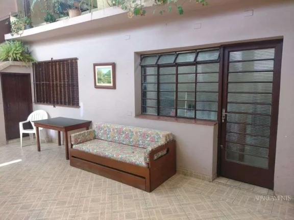 Imagem Casa com 250m2 com 2 vagas , edícula , quintal enorme e lavanderia