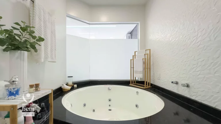 Imagem Sobrado com 316 m² - 5 Quartos - 4 Suítes, 1 Lareira, 1 Churrasqueira – 4 vagas, à venda por R$ 1.737.000 - Campo Comprido - Curitiba/PR