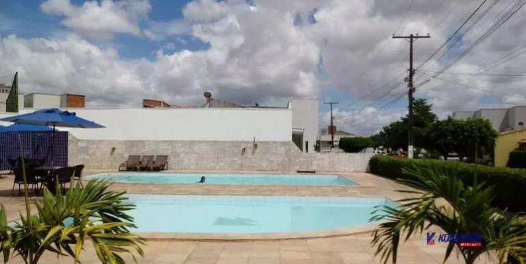 Imagem VENDO CASA EM CONDOMINIO