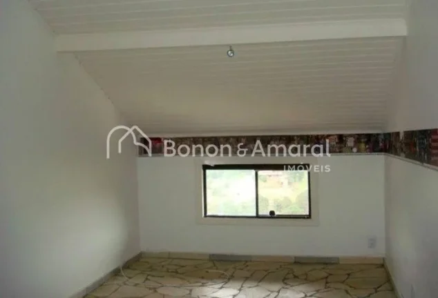 Imagem Casa com vista privilegiada, com 3 quartos, sendo 2 suítes com varanda, banheiros com blindex, sót...