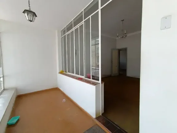 Imagem Casa com Excelente Localização no Centro de Barbacena. Ideal para Clínicas ou Residencial
