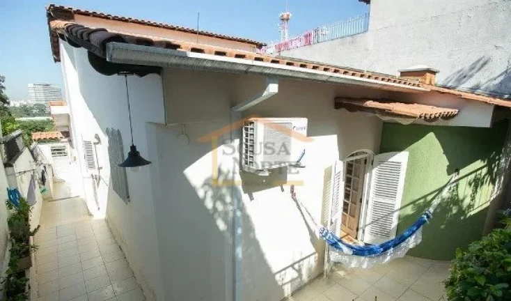 Imagem Casa em rua calma, com ampla vista e muita iluminação natural, 4 dormitórios, sendo 2 suítes com...