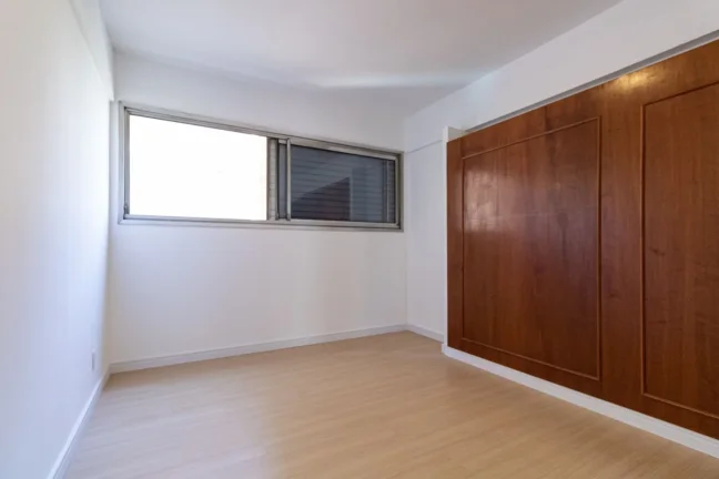 Imagem OPORTUNIDADE IMPERDÍVEL Apartamento 121M², 3Q, 1Suíte, 2 Banheiros, 1 Vaga.