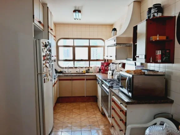 Imagem Este amplo apartamento de 211m², com planta inteligente e ocupando um andar inteiro, está situado ...