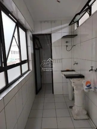 Imagem Apartamento frente mar nas Astúrias com lazer, 3 quartos com suíte e 2 vagas: 110m², venda ou locação!