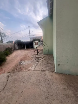 Imagem Casa Aconchegante com 3 Quartos, Edícula e Ótima Área Externa!