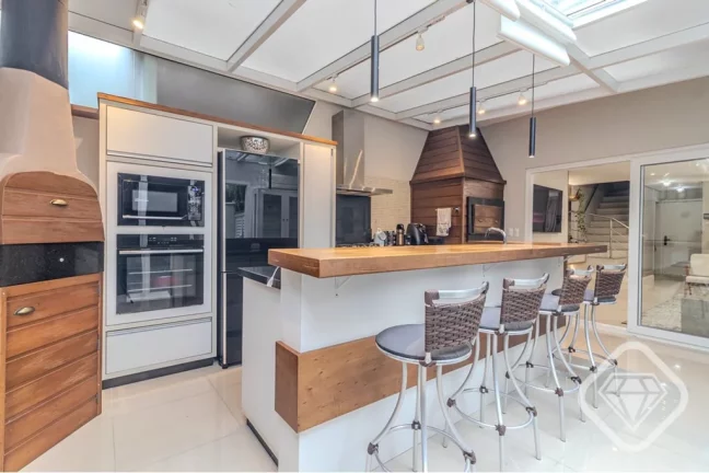 Imagem Casa com 4 dormitórios, 2 suítes, terraço e espaço gourmet no Tristeza

Casa em condomínio fech...