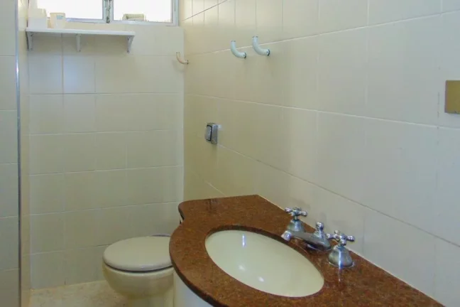 Imagem Pitangueiras - Amplo apartamento à 150 metros da praia.