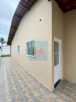 Imagem Oportunidade Única! Imóvel Lado Praia em Itanhaém com 2 Quartos, Sendo uma Suíte e Espaço para Construir uma Piscina